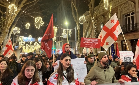 ETİRAZÇILAR MAGİSTRAL YOLU BAĞLADI VƏ...