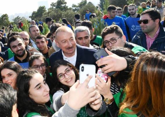 ilham-aliyev-gencler-2