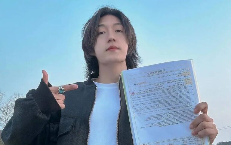 whatsapp image at ..