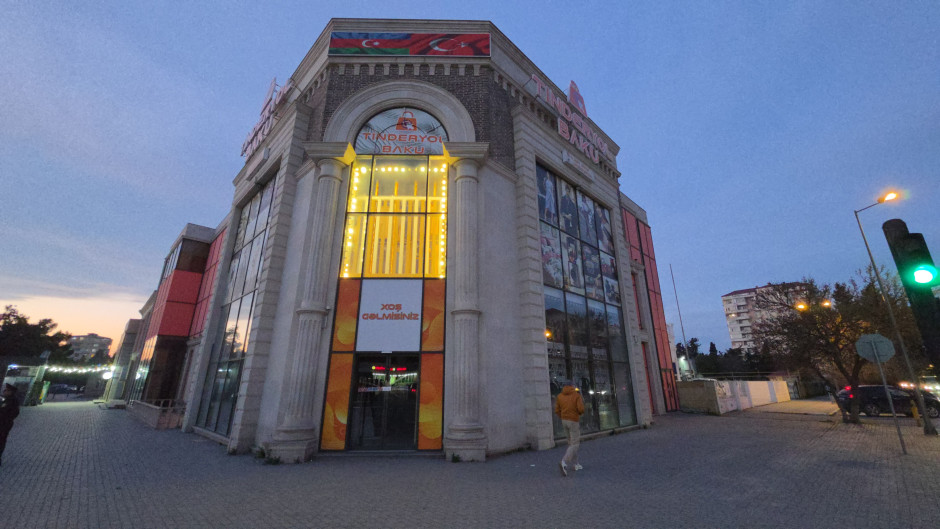 Tinderyol Baku geyim magaza