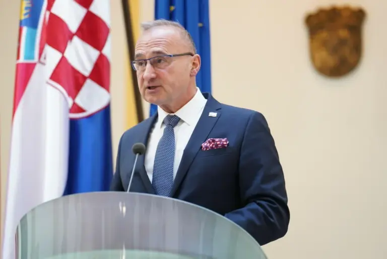 pZZeEOKNSrRYjbgGlBezKfDGzgctWYZBS