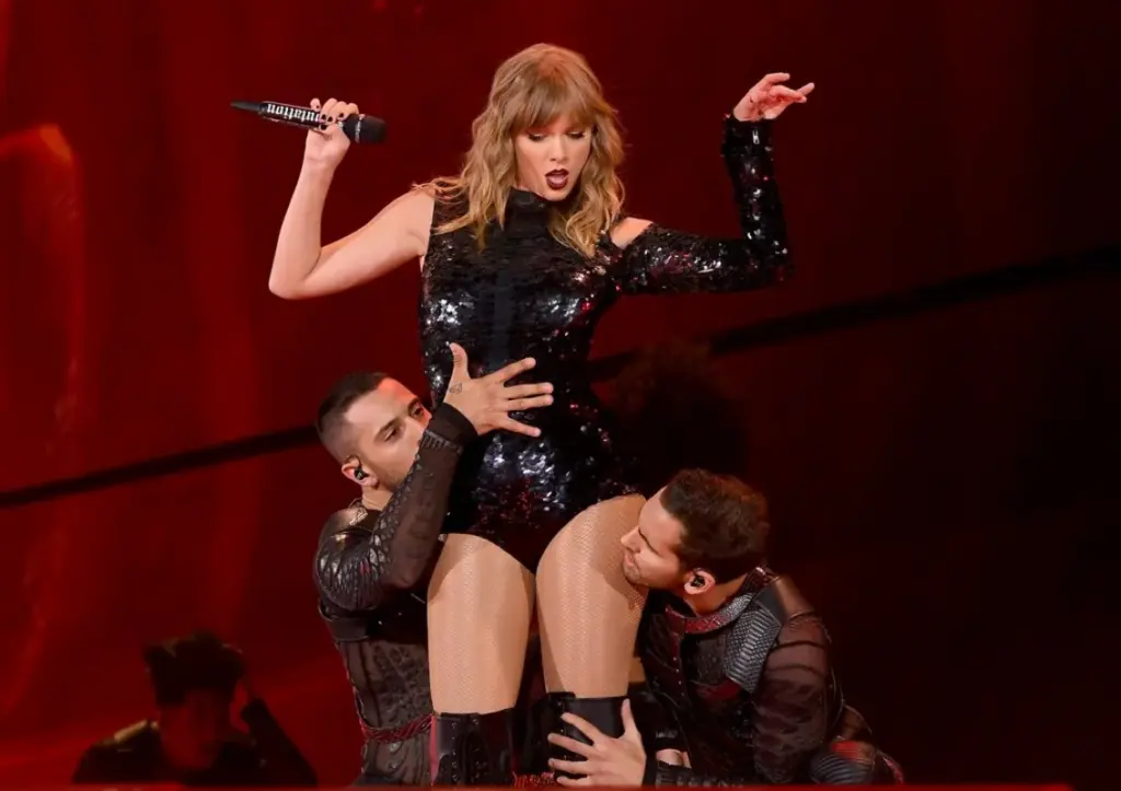 Sexy Taylor Swift Pictures