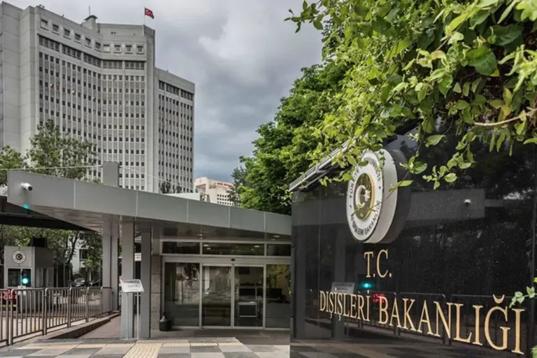turkiye ermenistandaki sechkilerden sonra baki ve irevan arasinda sulh muqavilesinin imzalanacagina umid edir