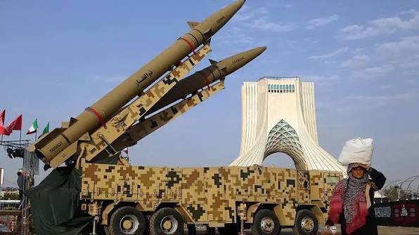 Azadi meydaninda ballistik raketlər