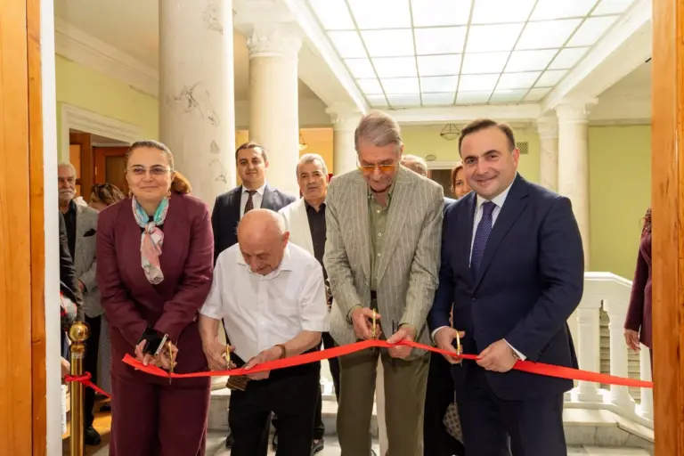 bp muzey merkezi uchun muasir sergi mekaninin yaradilmasina destek olub